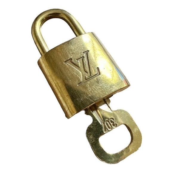 💯 Authentic Louis Vuitton Brass Lock and Key - Picture 1 of 1